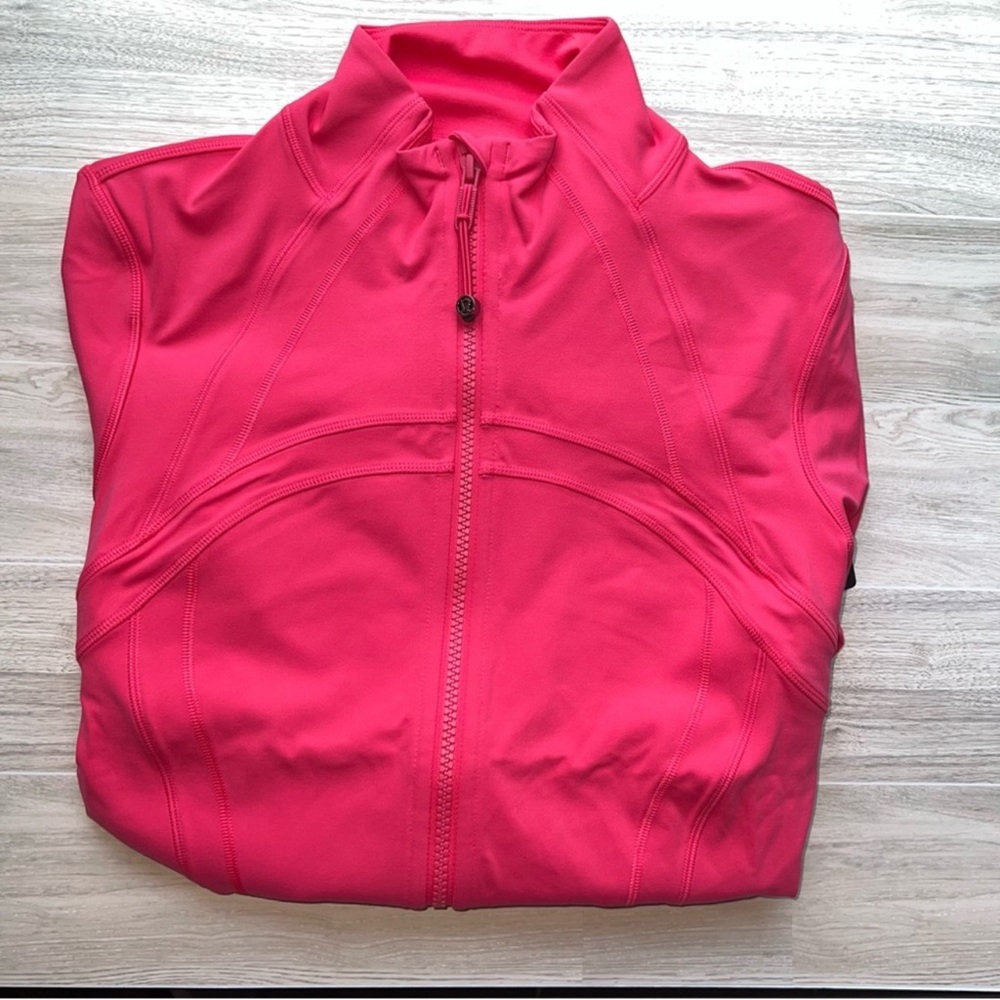 Lululemon Disney Define Jacket Nulu Lip Gloss NWT Rare - Picture 3 of 5